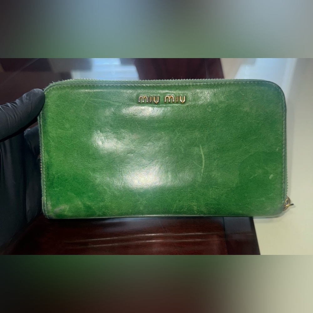 Authentic miu miu wallet color green and pink